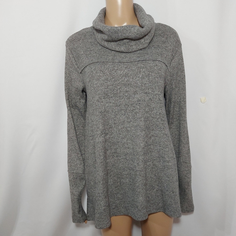 ARTESIA  sweaters size medium Color gray Long sleeves